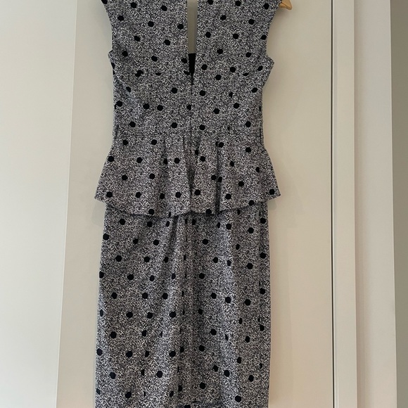 🌷2 for $20🌷 EUC Review peplum dress. Black & White polka dot. Size 8 - Picture 2 of 5